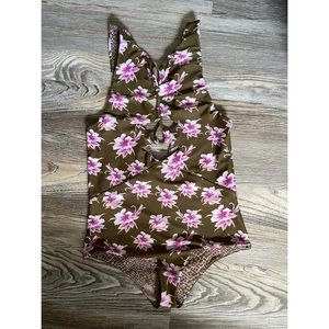 Acacia Mauka One piece swimsuit Size: Small